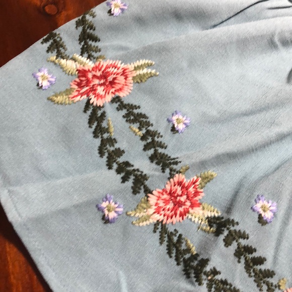 Halter crop top. - Picture 3 of 4